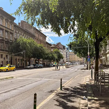 Bright & Cozy Getaway