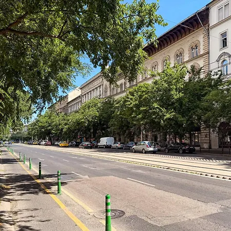 Bright & Cozy Getaway Apartment Budapest